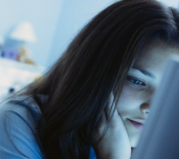 Children Should Not Spend More Than 2 Hours On Internet