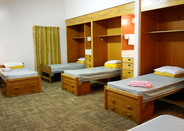 Smart Ways To Optimize Dorm Room Storage